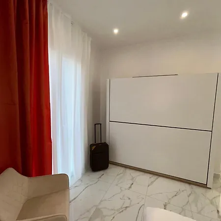 Savior Deluxe 3* נאפולי