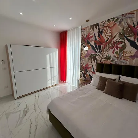 לינה וארוחת בוקר Savior Deluxe 3*