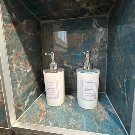 Savior Deluxe לינה וארוחת בוקר