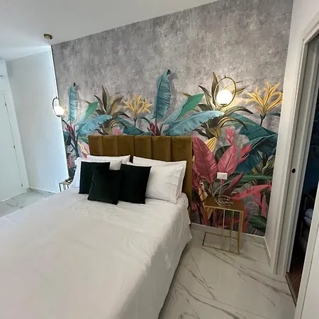 Savior Deluxe נאפולי