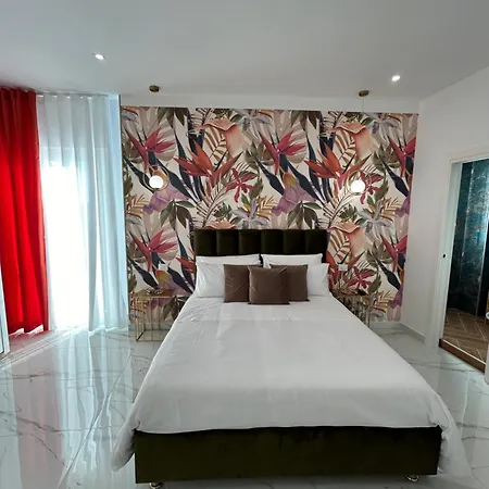 Savior Deluxe 3* نابولي